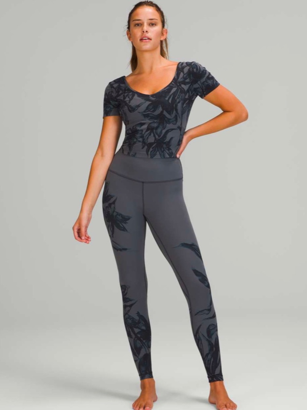 Lululemon Align T-shirt
Botanical Bloom Anchor Multi - Grey Black Floral - Picture 3 of 8